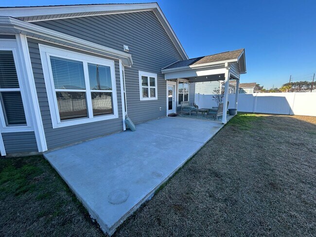 Building Photo - 585 Oyster Dr
