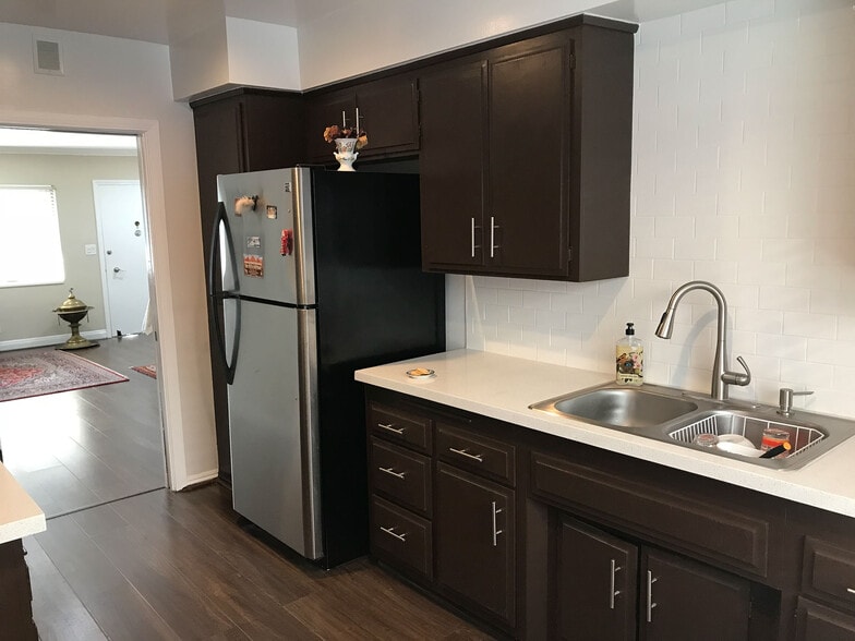 unit is UNFURNISHED - 1126 N Central Ave