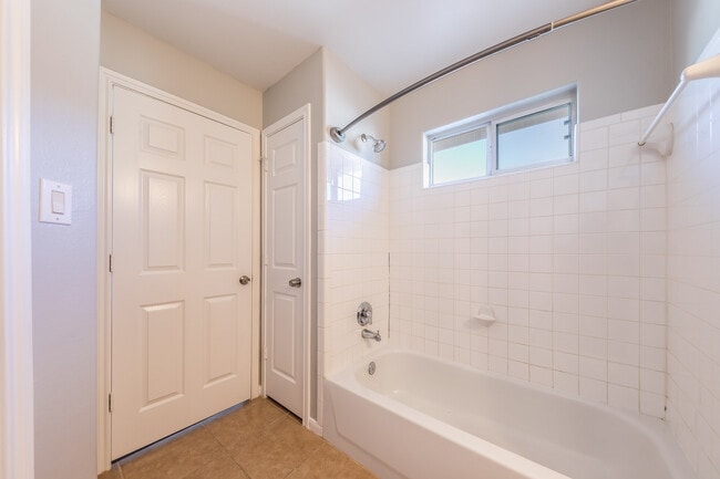 Building Photo - 2218 Naomi St