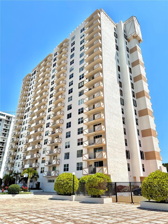Building Photo - 1865 S Ocean Dr