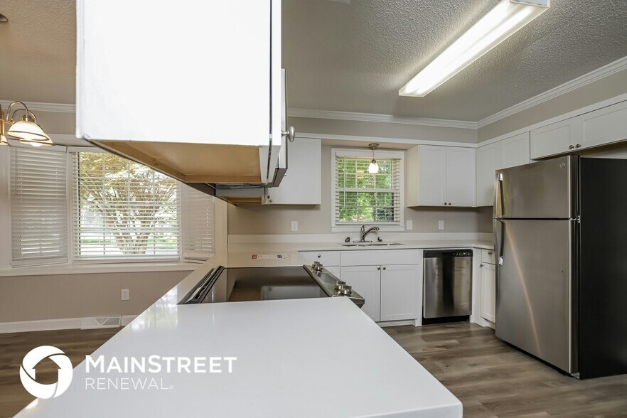 Building Photo - 23 Holly Crest Ct