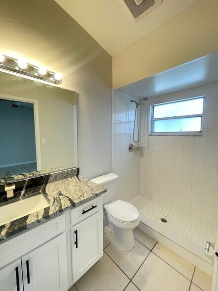 Building Photo - 312 San Gabriel St