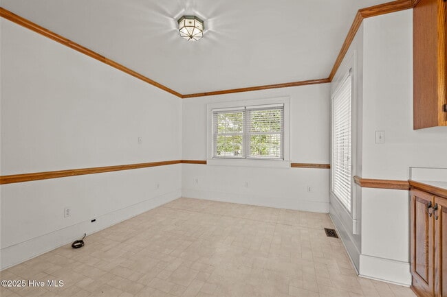 Building Photo - 116 Noyes Ave