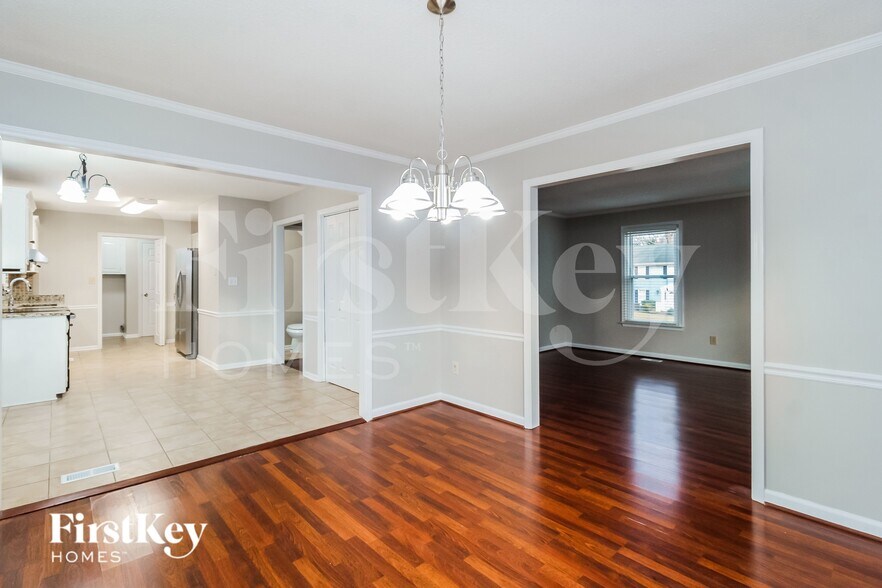 Building Photo - 3005 Manchester Dr