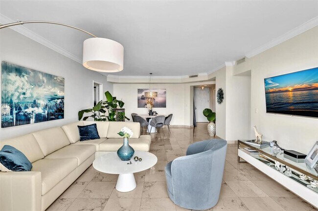 Building Photo - 848 Brickell Key Dr