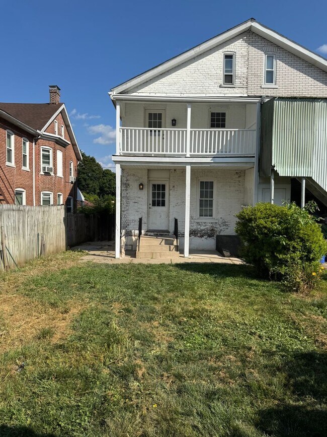 Building Photo - 3 Bedroom Home in Emmaus