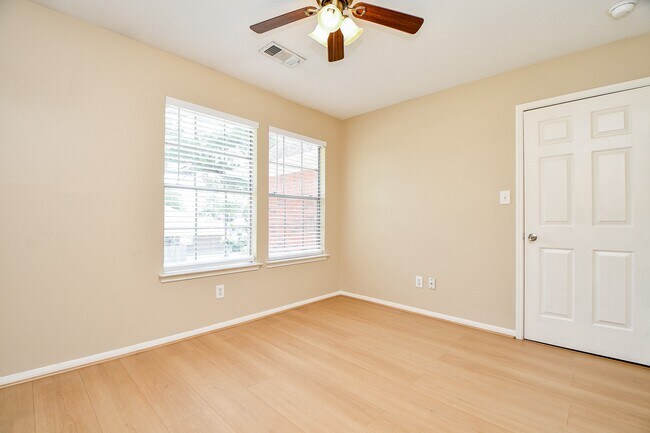 Building Photo - 11707 Turtle Lake Dr