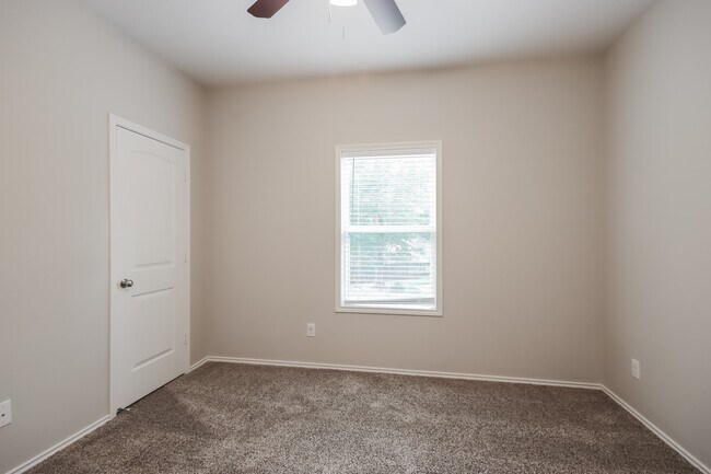 Building Photo - 511 Topsail Way