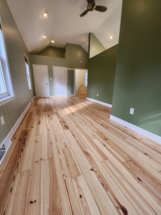 Building Photo - Modern 2 Bedroom Home For Rent