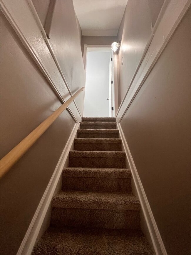Building Photo - Move-In Ready- 2 bedroom/1 Bath Home in Eastpointe