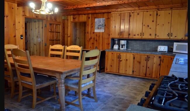 Building Photo - Furnished Seasonal or Long term  for 8 ppl. near heavenly Avail. 04/15/26!