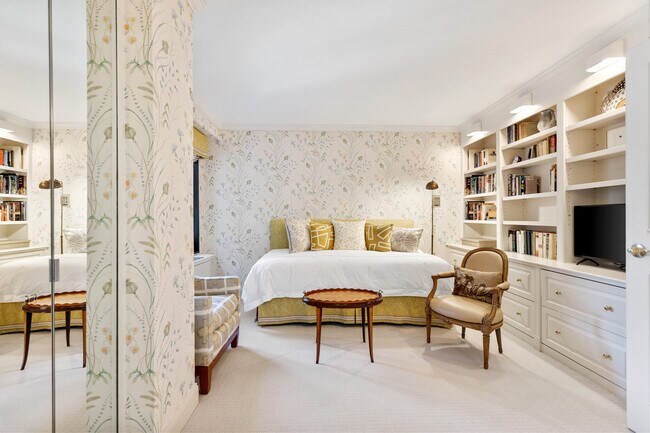 Building Photo - 180 Beacon St