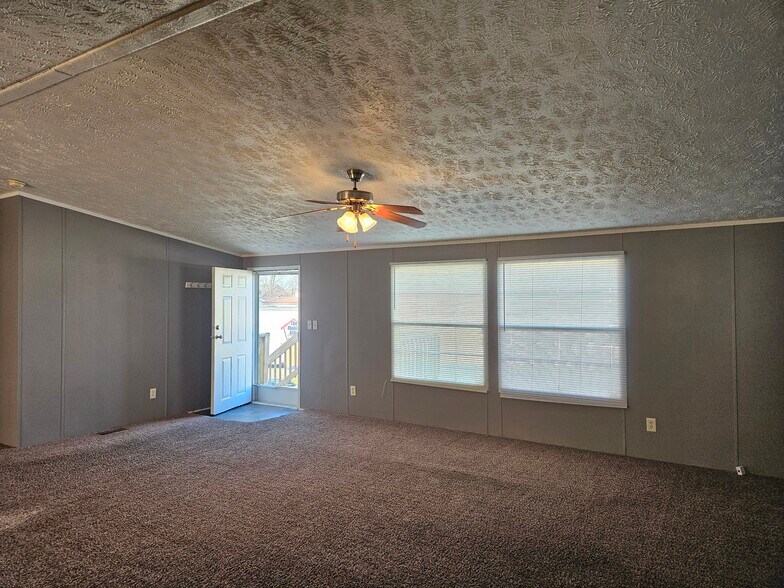 Building Photo - 45 Lynnwood Cir