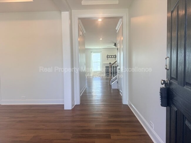 Building Photo - 16 Clear Creek Cir