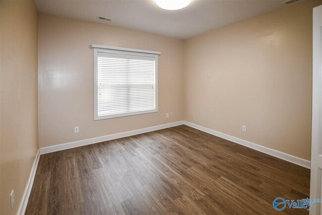 Building Photo - 736 Hobbs Rd SE