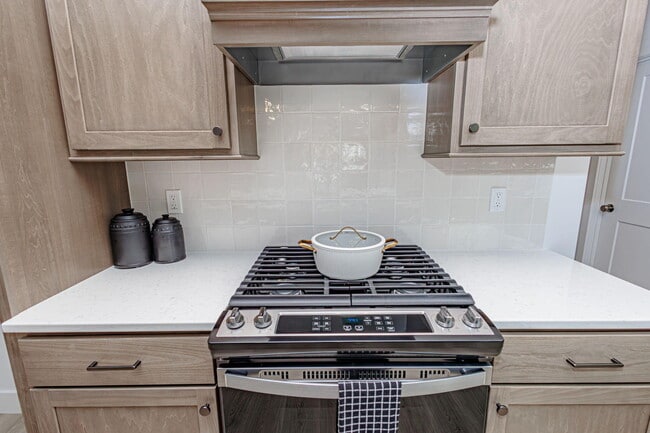 Building Photo - 4600 Chambers Bay Dr