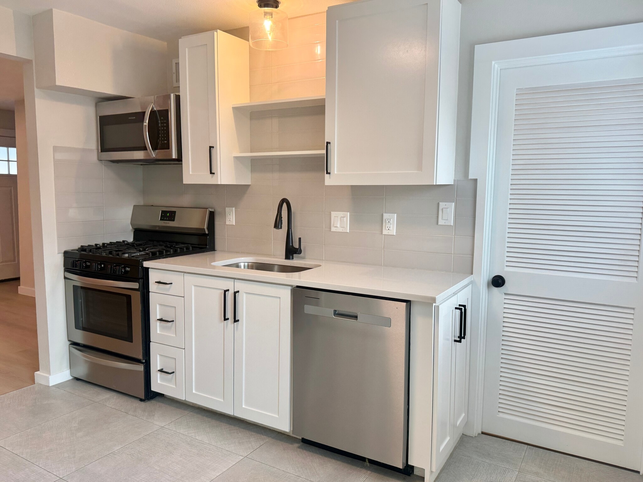 Building Photo - 201 S Mitchell St