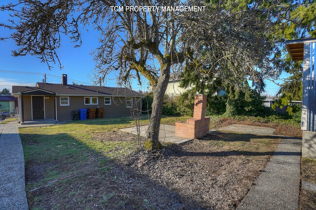 Building Photo - 8437 S M St