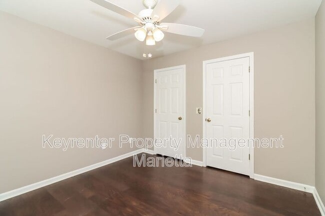 Building Photo - 2311 Parkside Walk
