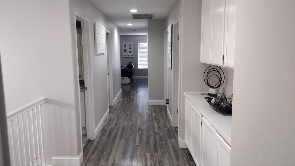 Building Photo - 40035 Temecky Way