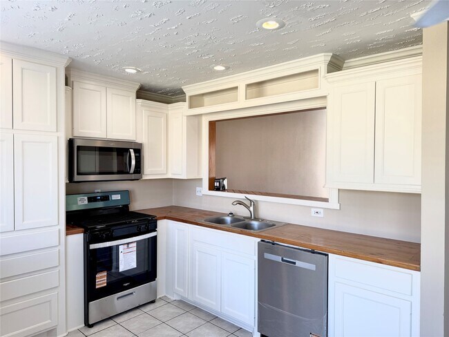 Building Photo - 20042 Fort Stanton Dr