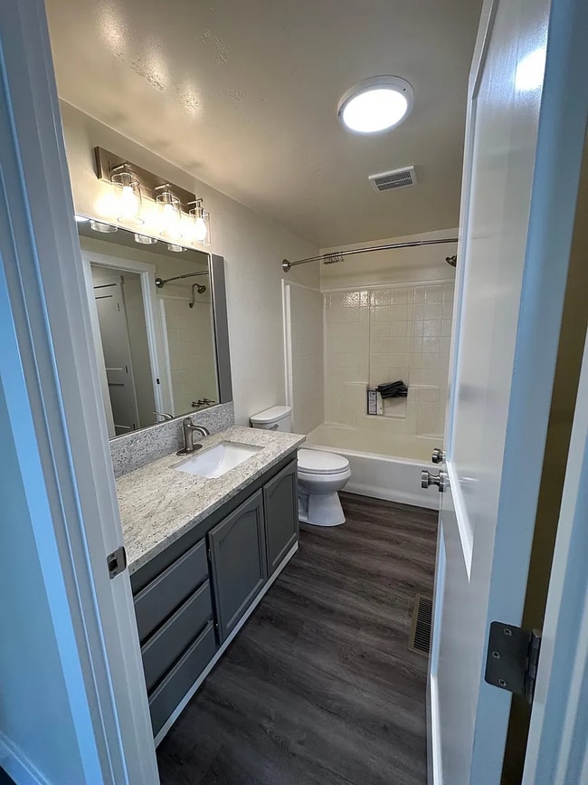 Building Photo - Modern Auburn Retreat—Fully Renovated 3BR ...