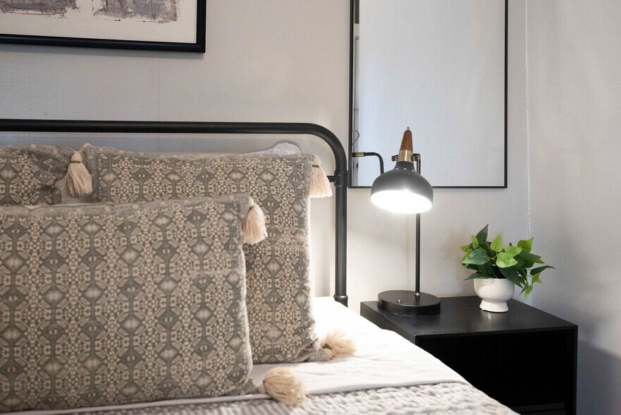 Building Photo - 505 East McDonough Street-SI ID1359172P