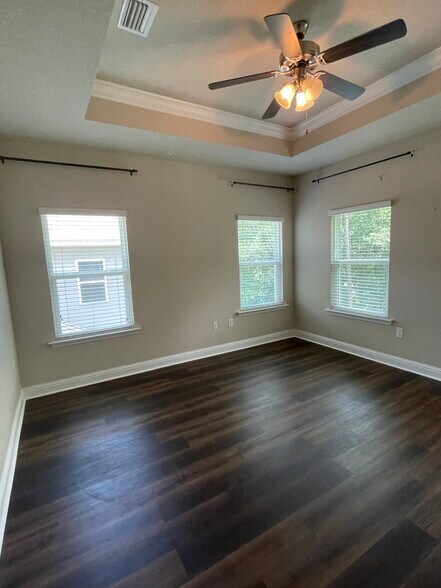 Building Photo - 6891 Spaniel Dr