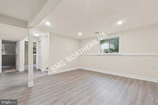 Building Photo - 8461 Yellow Leaf Ct