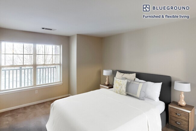 Building Photo - 160 Boylston St