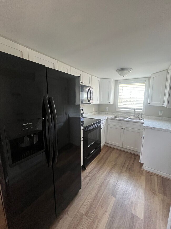 Building Photo - 177 Eastrbook Dr