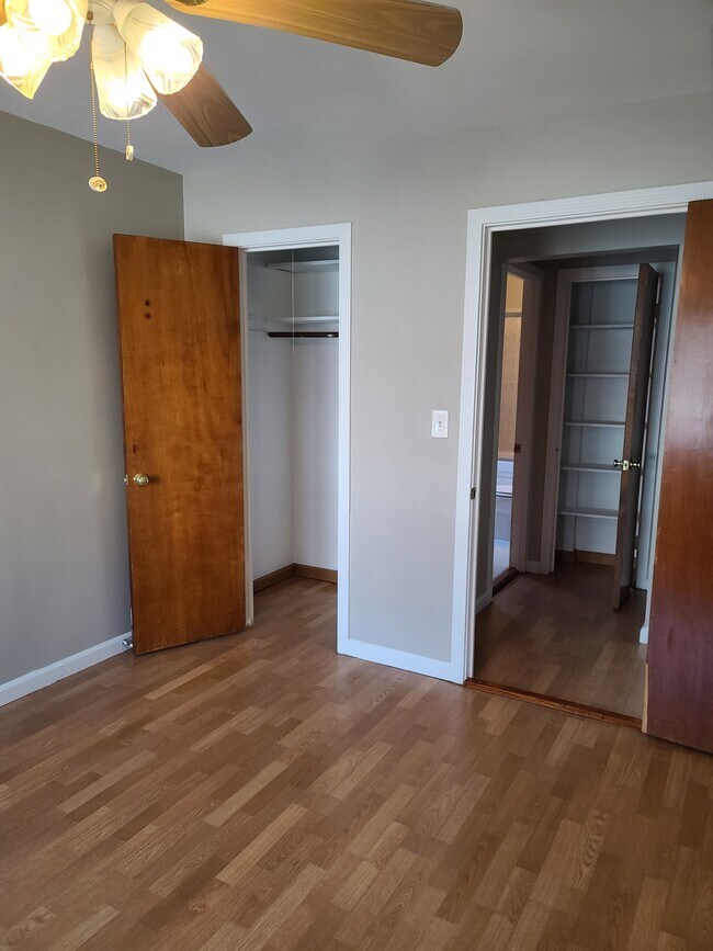 Building Photo - 422 Elmwood-1