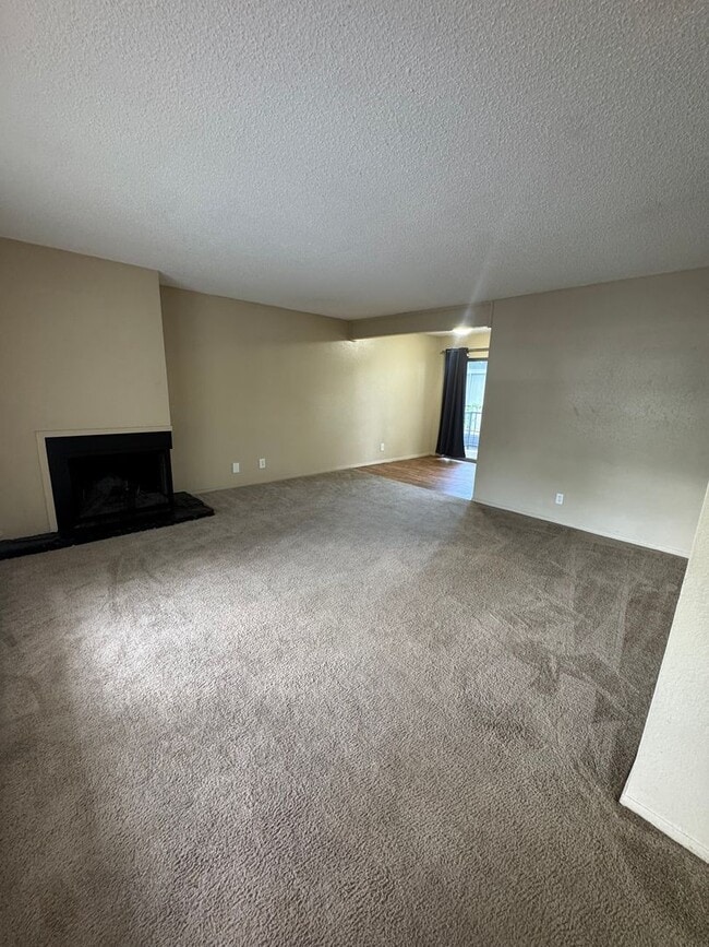 Building Photo - 2411 E 55th Pl