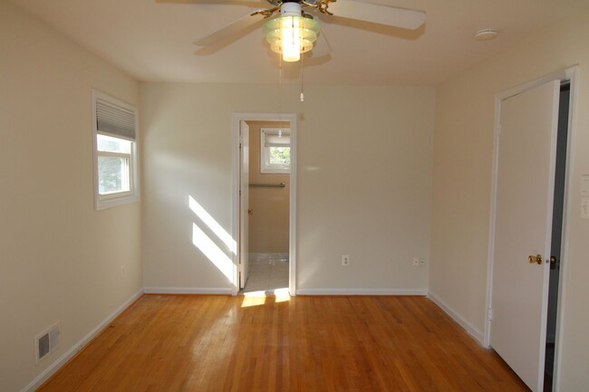 Building Photo - Beautiful 4BR 2 full 2 half bath corner lo...