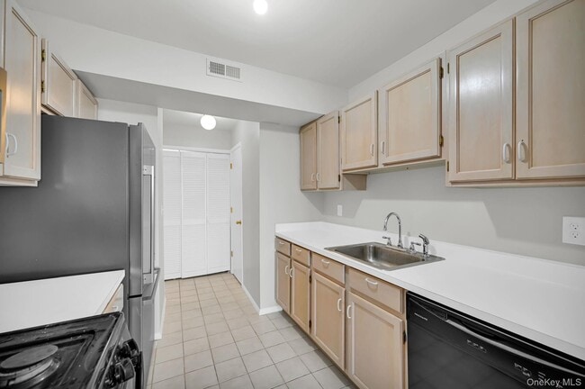 Building Photo - 4706 Whispering Hills Dr