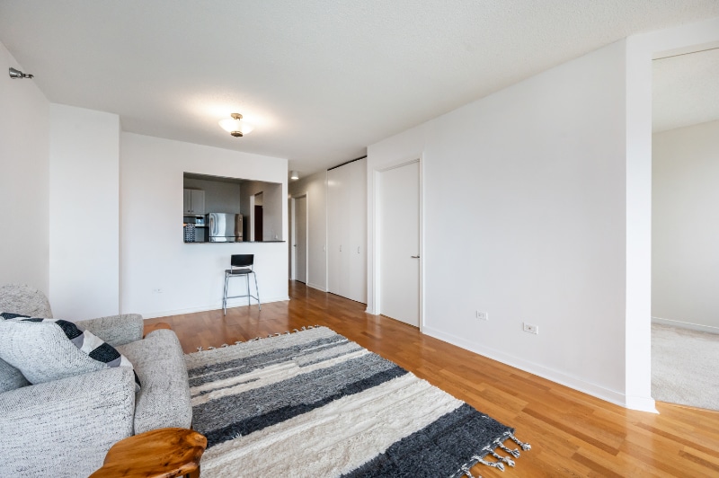 Building Photo - 400 N La Salle Dr