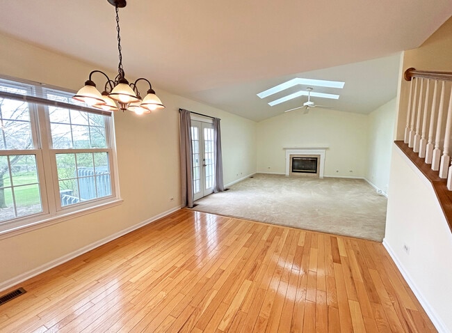 Building Photo - 6146 Golfview Dr