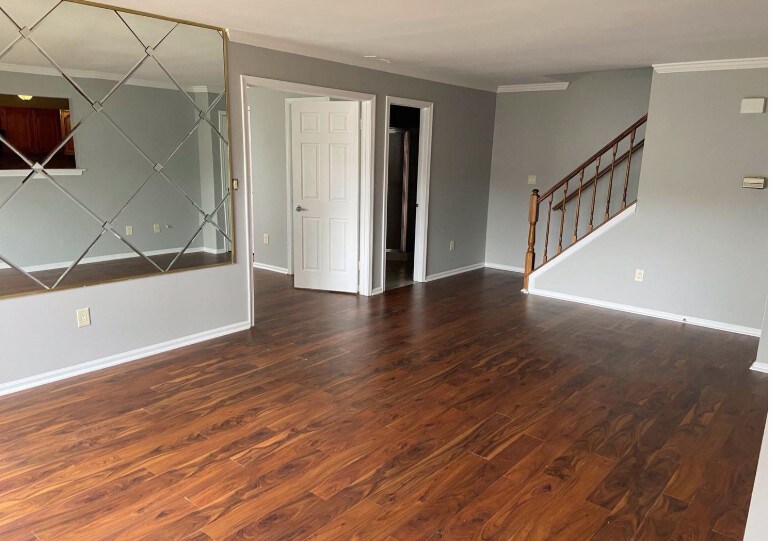 Building Photo - 321 Steeplechase Ct