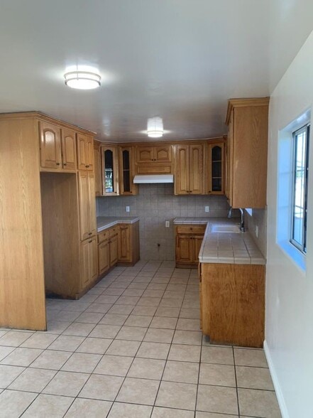 Building Photo - 8116 San Antonio Ave