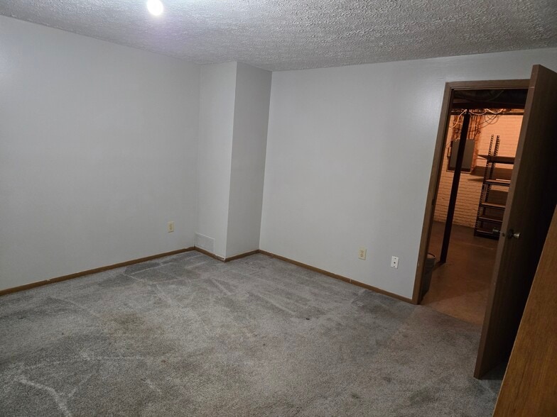 Building Photo - 2472 Carolina Ave