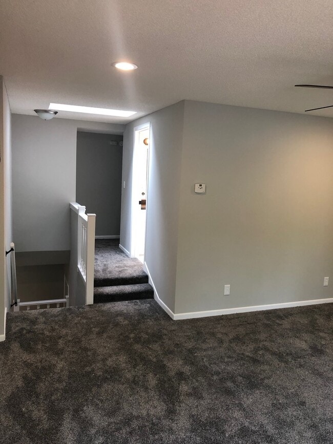 Building Photo - Single Family Home - River Views - Updated Finishes!