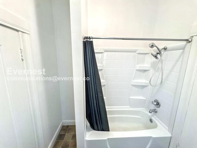 Building Photo - 714 60th St