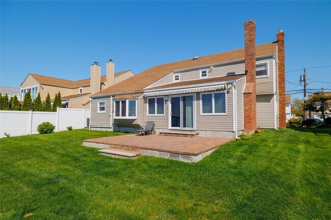 Building Photo - 4047 Greentree Dr
