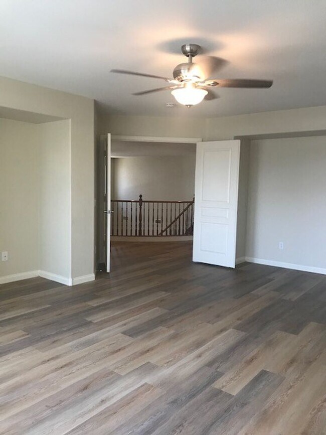 Building Photo - GATED COMMUNITY- FULLY REMODELED!
