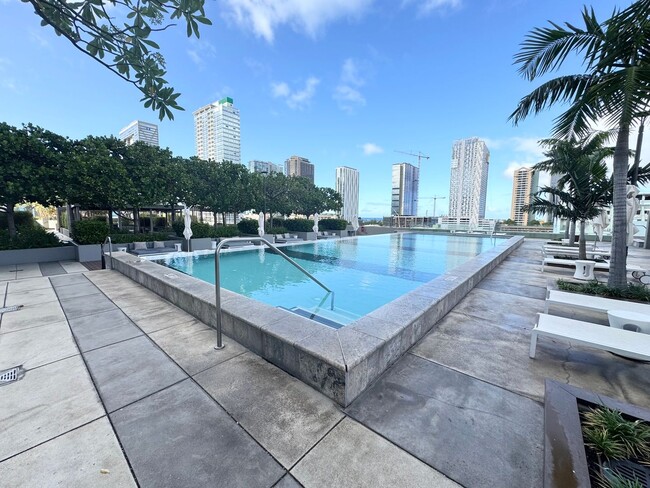 Building Photo - Move in Ready 1-Bedroom at Symphony Honolulu