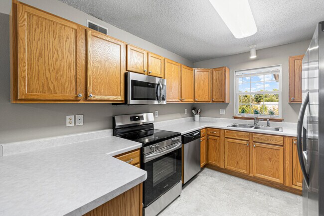 Kitchen - 120 Cherry Ct