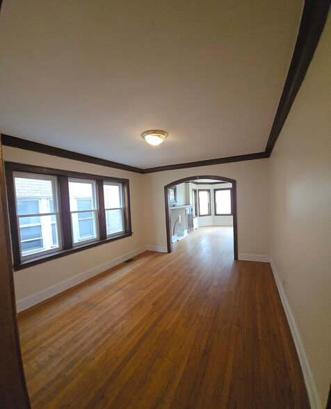 Building Photo - 5525 W Dakin St