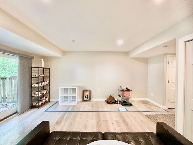 Building Photo - Welcome to this Lovely Home in Reston, VA!