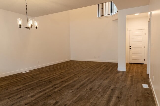 Building Photo - 878 Portman Wy
