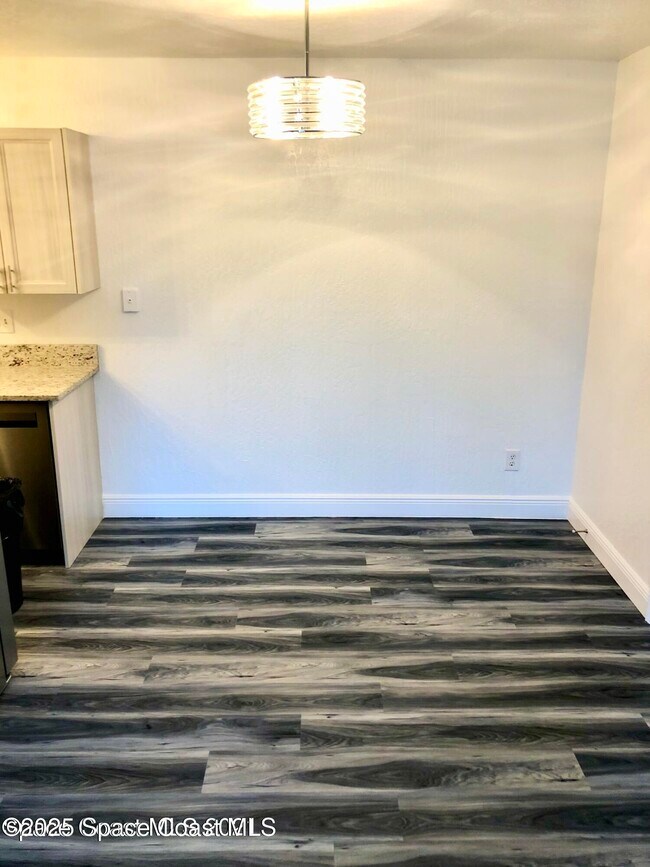 Building Photo - 2100 Forest Knoll Dr NE